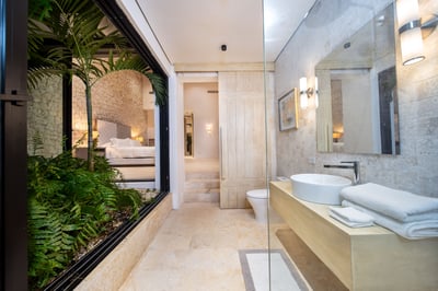 Luxury Villa Photo #35