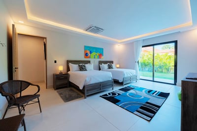 Luxury Villa Photo #24