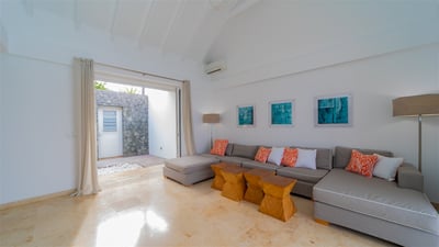 Luxury Villa Photo #15