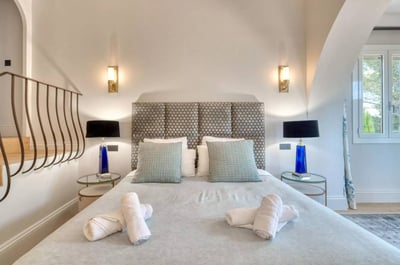 Luxury Villa Photo #27
