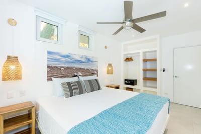 Luxury Villa Photo #23