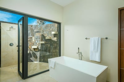 Luxury Villa Photo #24