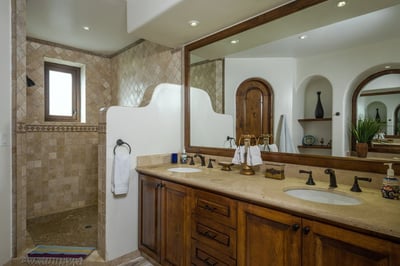 Luxury Villa Photo #26