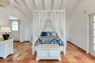 Luxury Villa Photo #39