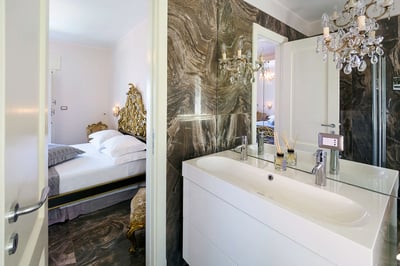 Luxury Villa Photo #43
