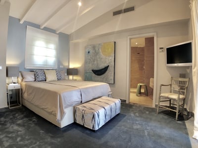 Luxury Villa Photo #34