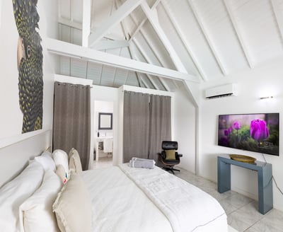 Luxury Villa Photo #18