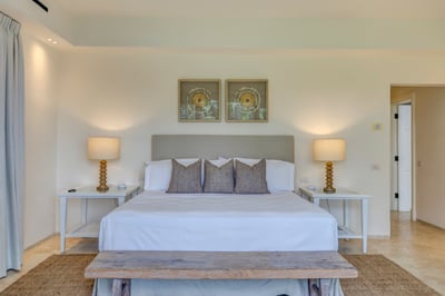 Luxury Villa Photo #31