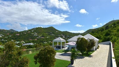 Luxury Villa Photo #4