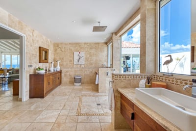 Luxury Villa Photo #23