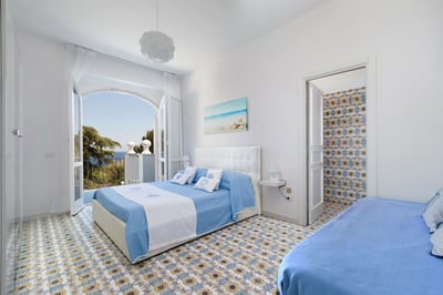 Luxury Villa Photo #28
