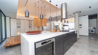 Kitchen & Dining Area