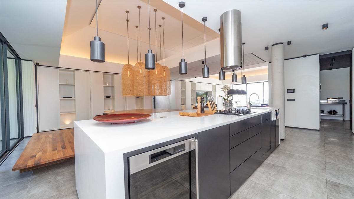 Kitchen & Dining Area - Image 32