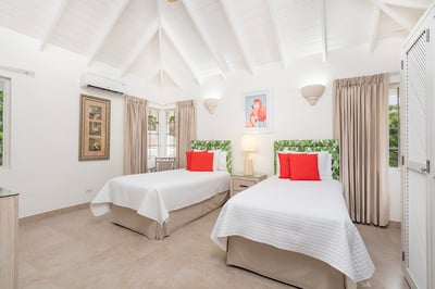 Luxury Villa Photo #34