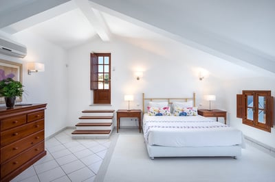 Luxury Villa Photo #13