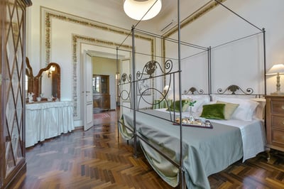Luxury Villa Photo #15