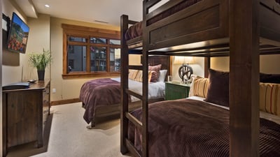 Queen room plus bunkbed