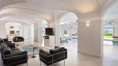 Luxury Villa Photo #22