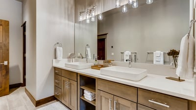 King Bedroom, EnSuite Bathroom