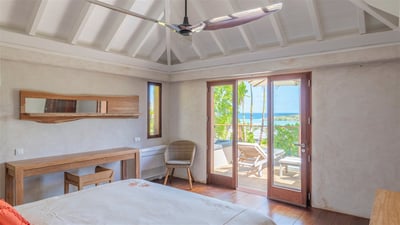 Bedroom 2: King size bed, air-conditioning, ceiling fan, safe. Ensuite outdoor bathroom. Private ter