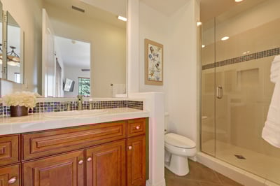 Casita en suite bath