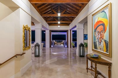 Luxury Villa Photo #13