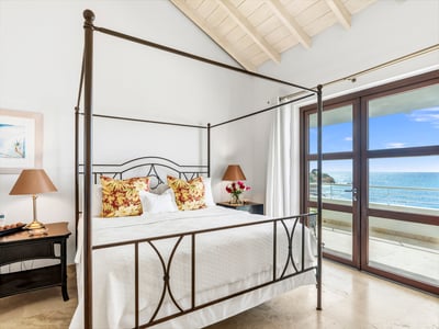 Luxury Villa Photo #43