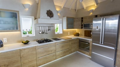 Kitchen & Dining Area
