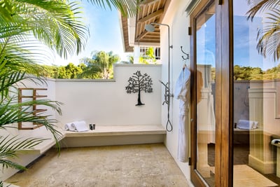 Luxury Villa Photo #18