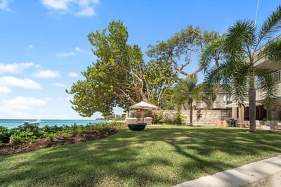 Luxury Villa Photo #3
