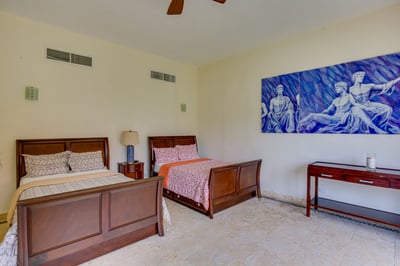 Luxury Villa Photo #34
