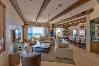 Luxury Villa Photo #24