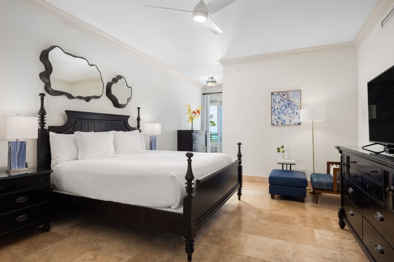 2 BDM Deluxe Oceanfront Suite at Windsong Resort