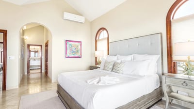 Luxury Villa Photo #34