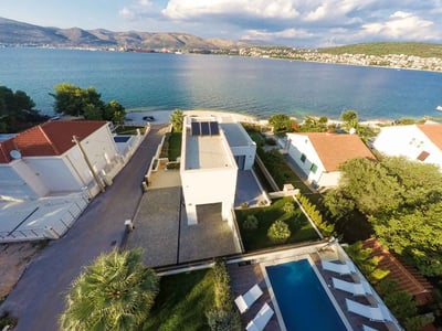 Luxury Villa Photo #3