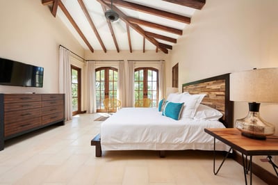 Luxury Villa Photo #17