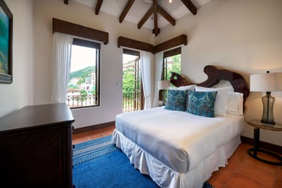 Luxury Villa Photo #34