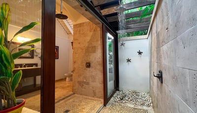 Luxury Villa Photo #18