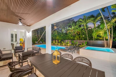 Luxury Villa Photo #16