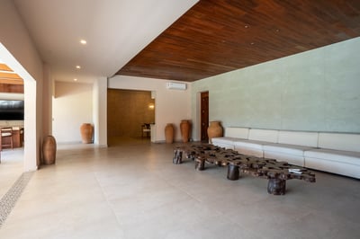 Luxury Villa Photo #26