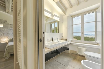 Luxury Villa Photo #30