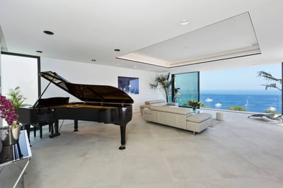 Luxury Villa Photo #9
