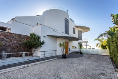 Luxury Villa Photo #8
