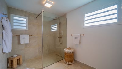 Luxury Villa Photo #40