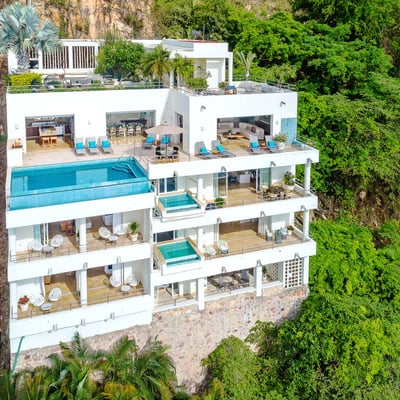 Luxury Villa Photo #3