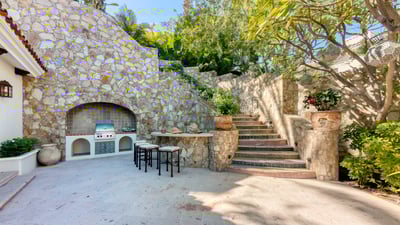 Luxury Villa Photo #10