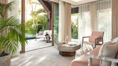 Luxury Villa Photo #6