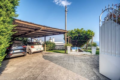 Luxury Villa Photo #36