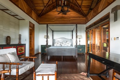 Luxury Villa Photo #22