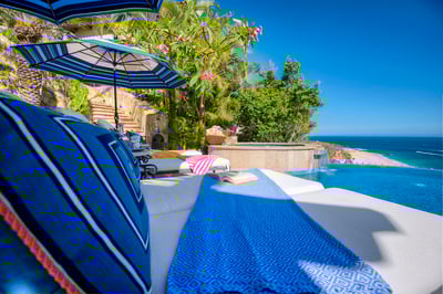 Luxury Villa Photo #6